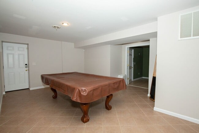 Building Photo - 4 bed, 3.5 bath Single Family Home in Charles Town, WV