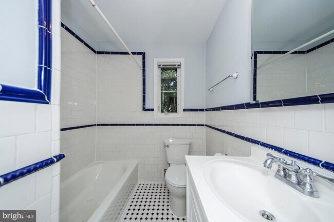 Building Photo - 908 S Highland St