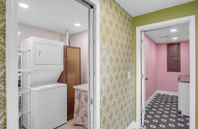 Building Photo - Beautiful 3 Bedroom Home in Quiet Newton Ks