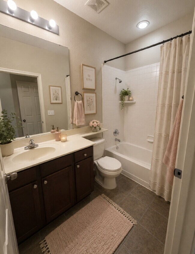 Building Photo - Luxurious 3-Bedroom Condo in Panama City, FL with Spacious Layout and Modern Amenities!