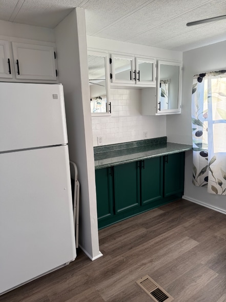 Building Photo - 7674 Pine Branch Rd