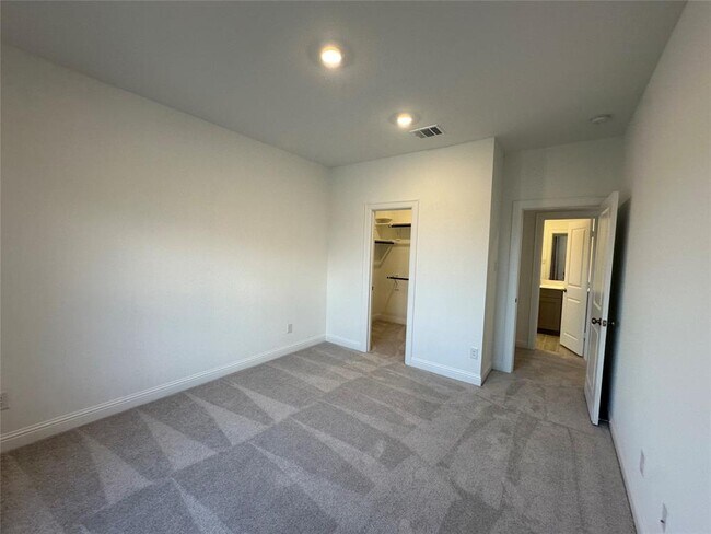 Building Photo - 4802 Avon Ridge Way