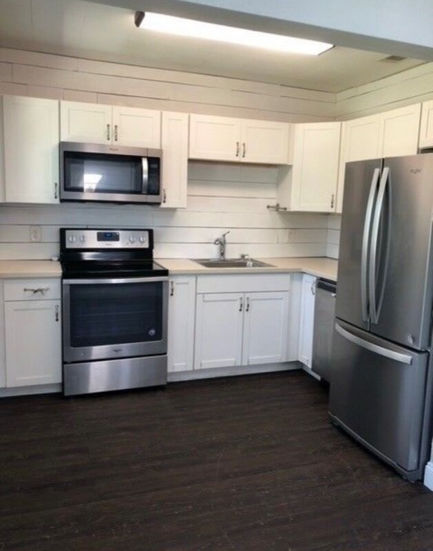 Building Photo - 2113 E Dellview Dr