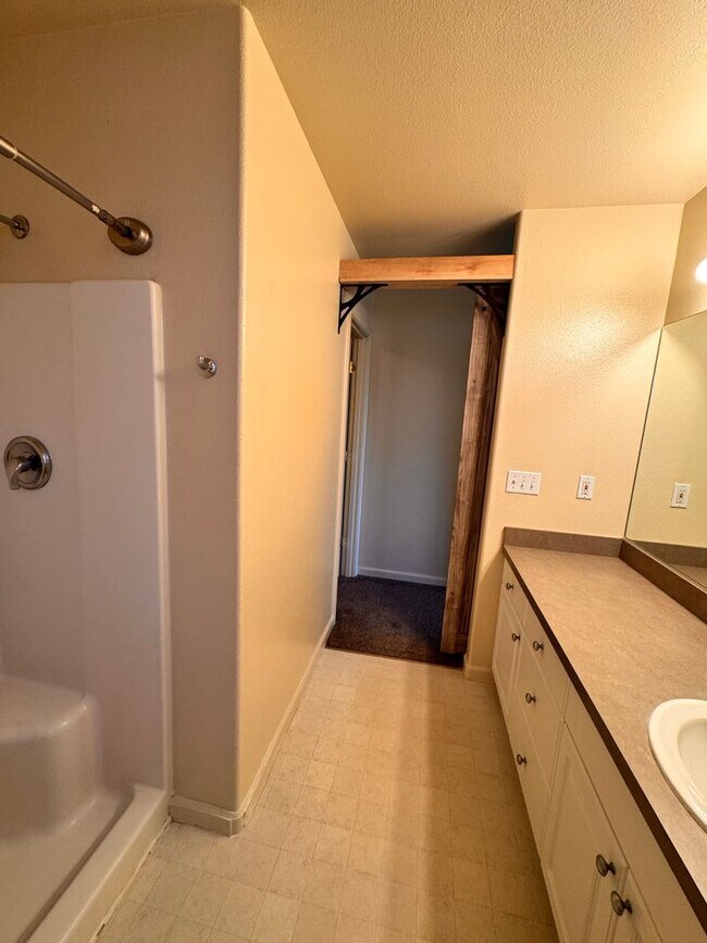 Building Photo - 106 Umpqua View Dr