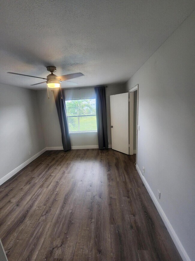 Building Photo - 7257 Golf Colony Ct