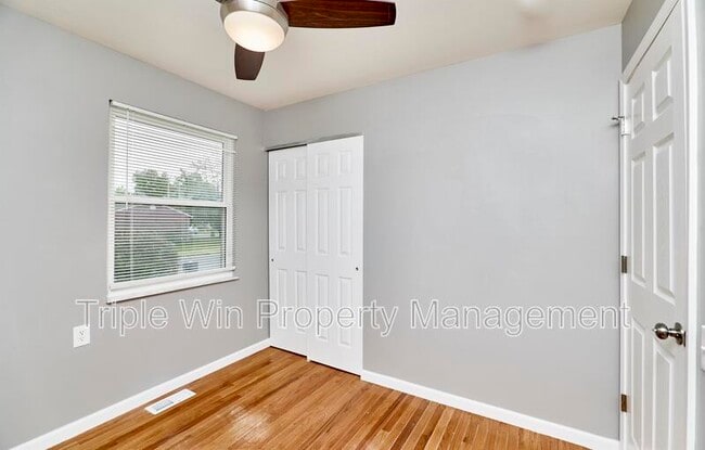 Building Photo - 2325 Golfway St