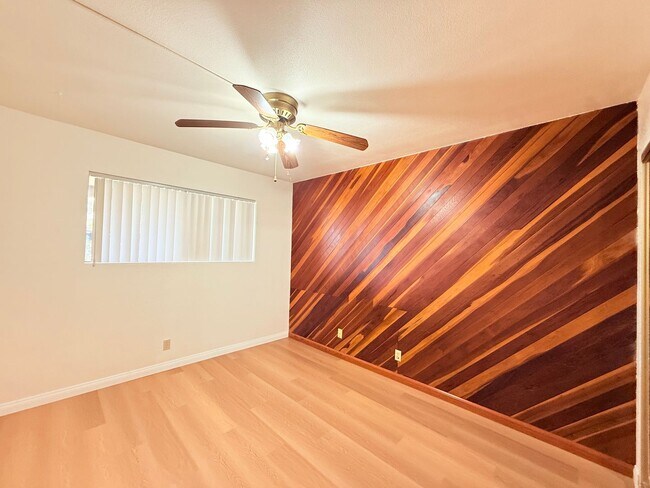 Building Photo - AVAILABLE NOW!! 1 Bedroom 1 Bathroom Condo...