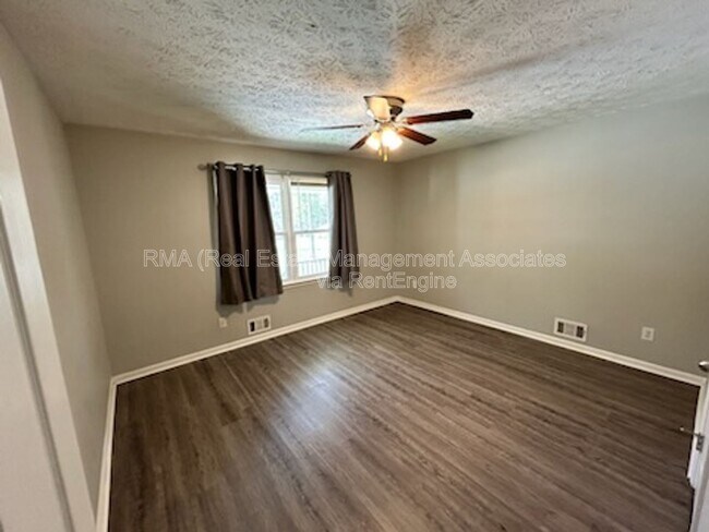 Building Photo - 254 N McDonough Rd