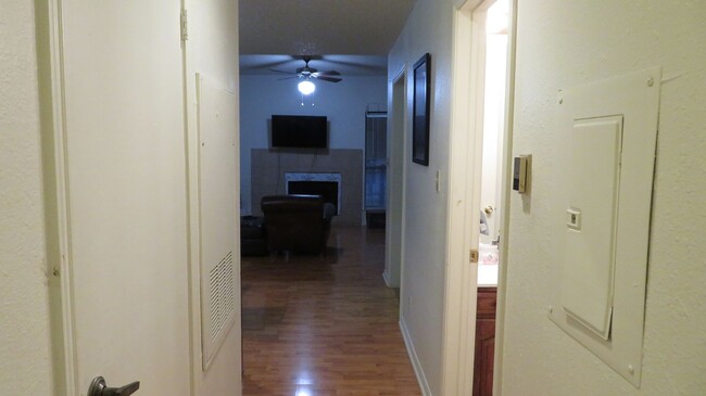 Building Photo - ROBBINS PLACE 202