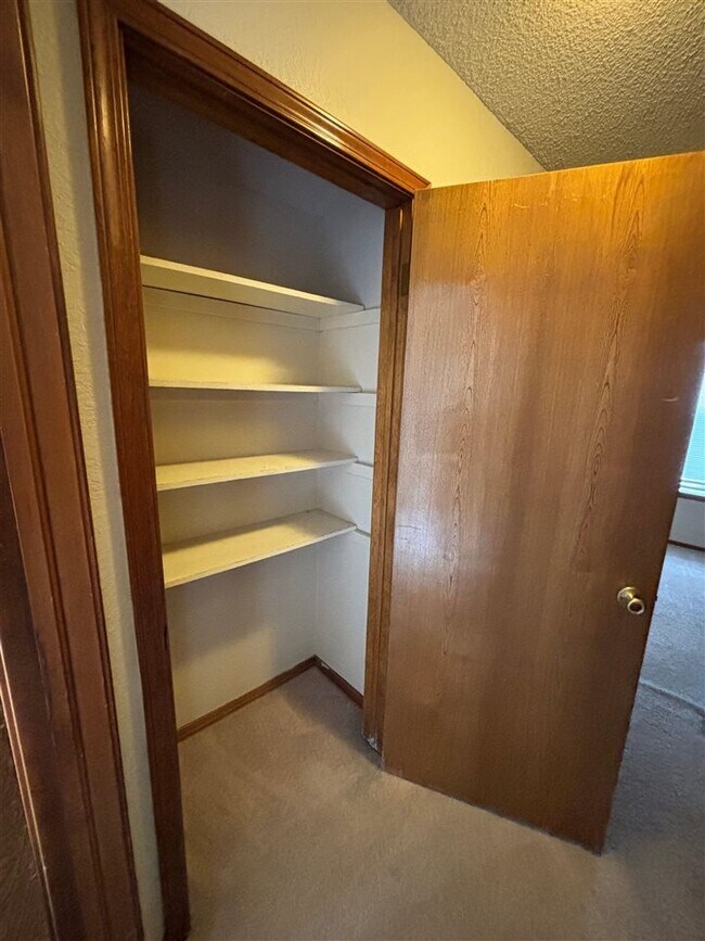 Building Photo - 901 NE Tortoise Dr