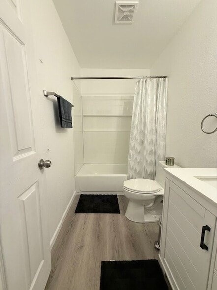 Bathroom - 2808 Iris Dr