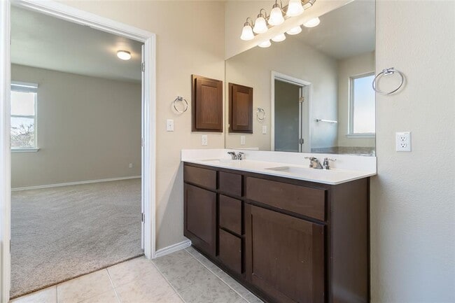 Building Photo - 137 Gray Wolf Dr