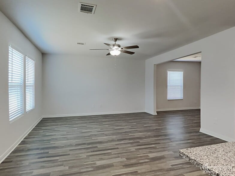 Building Photo - 15680 Del Norte Dr