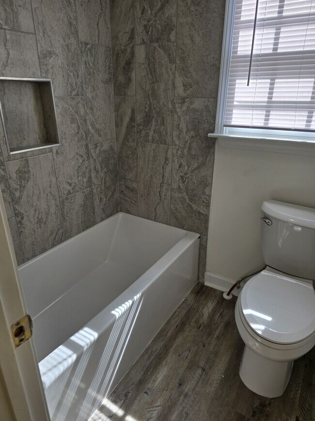 Building Photo - Residential Home Located in Vermillion with 3BR/2.5BA