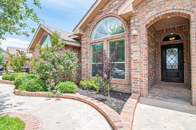 Building Photo - 5811 Oak Creek Drive