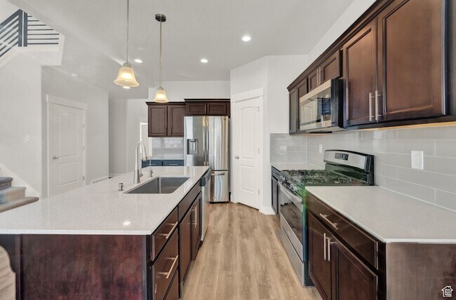 Building Photo - 106 N Midland Dr