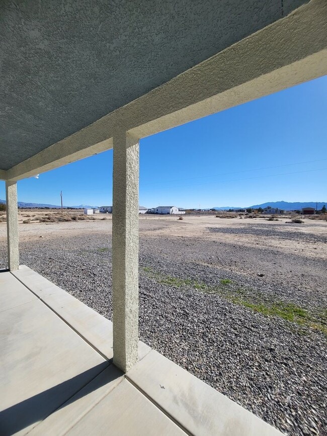 Building Photo - GOLDEN SPRINGS RANCH U8 - W. Betty Avenue