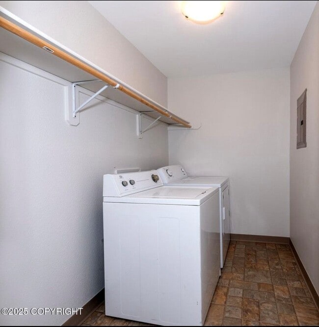 Building Photo - 7210 Bearfoot Dr
