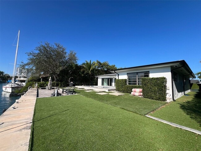 Building Photo - 2062 NE 121st Rd