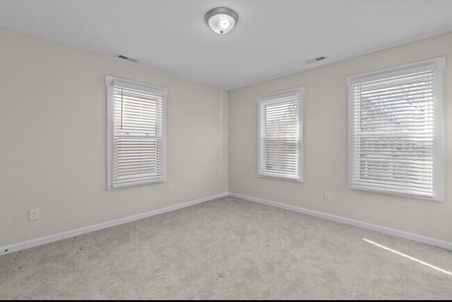 Building Photo - Jackson