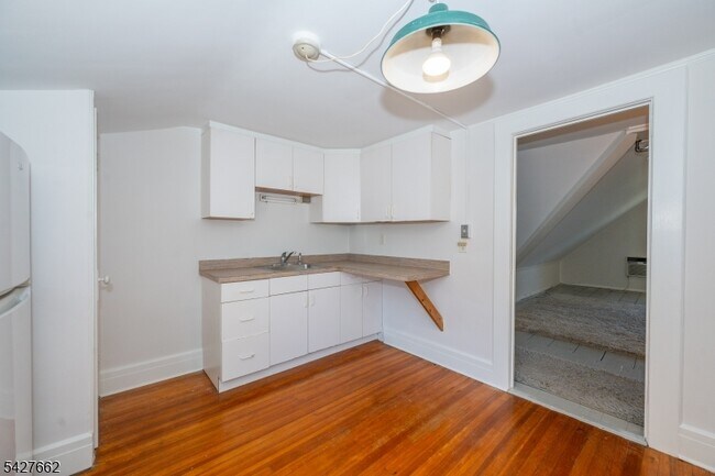 Building Photo - 200 Valley Rd