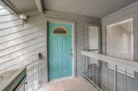 Building Photo - 2 Bedroom/2 Bath Woodmont Townhomes