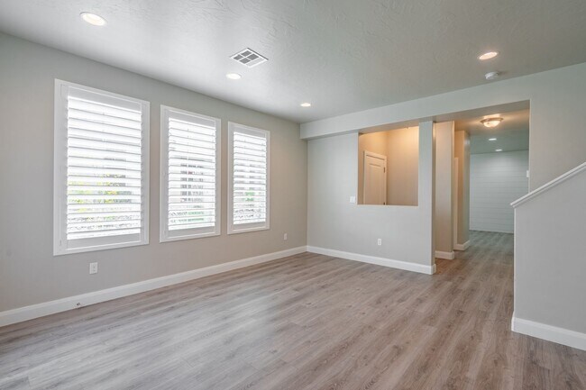 Building Photo - Newer Home in Prime Location with Spacious Layout & Two Living Areas