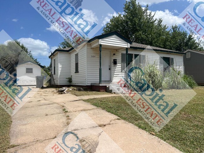 Building Photo - Charming 2 Bedroom