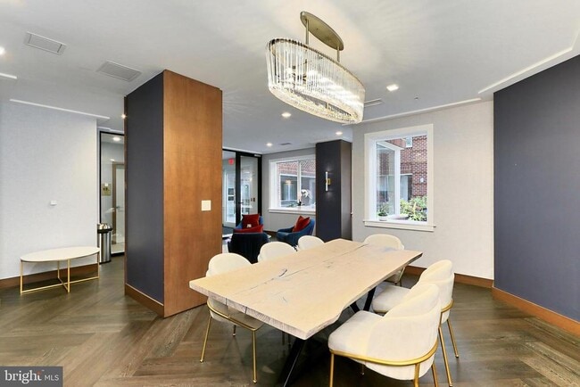 Building Photo - 635 Slaters Ln