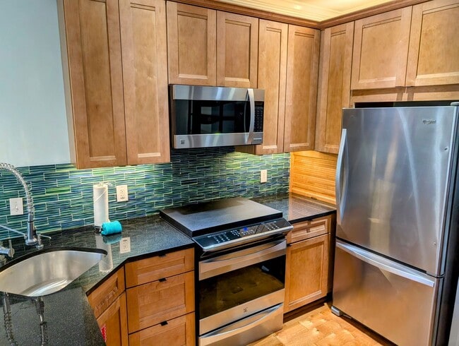 Building Photo - Elegant Old Town Condo - Your Key West Oasis