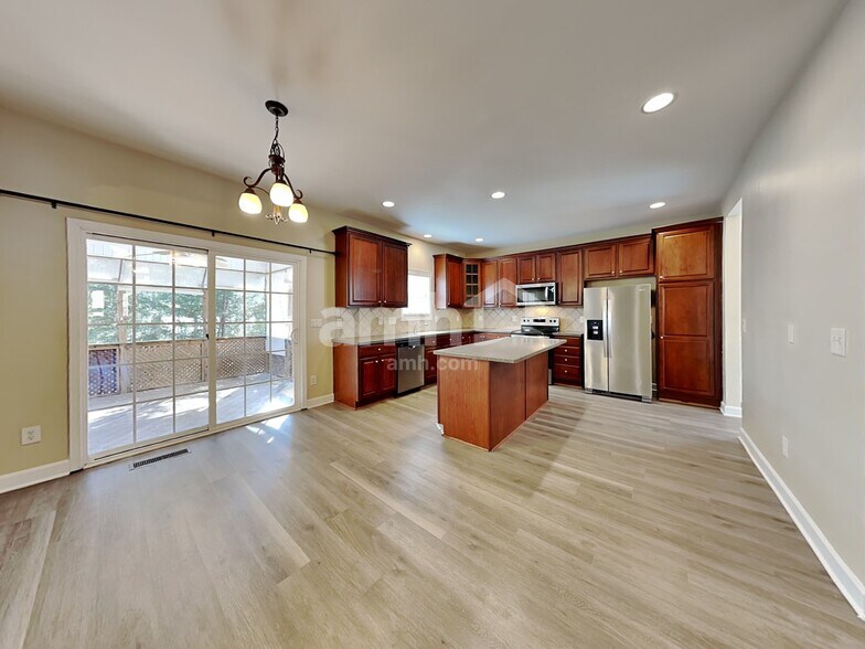 Building Photo - 1409 Lindenberg Sq