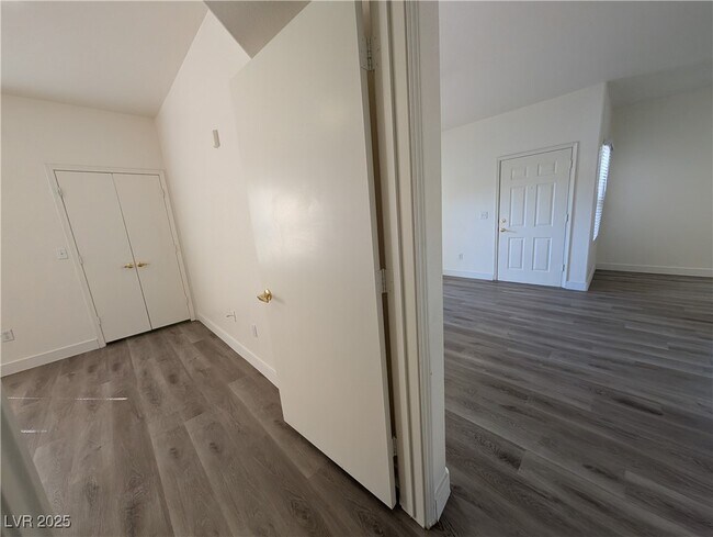 Building Photo - 7255 W Sunset Rd