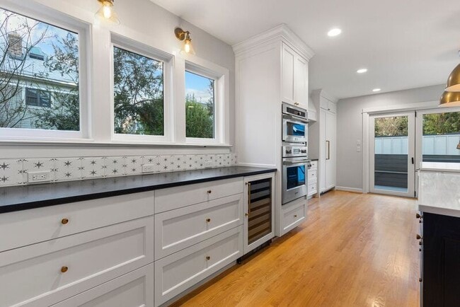 Building Photo - 1516 NW 25th Ave