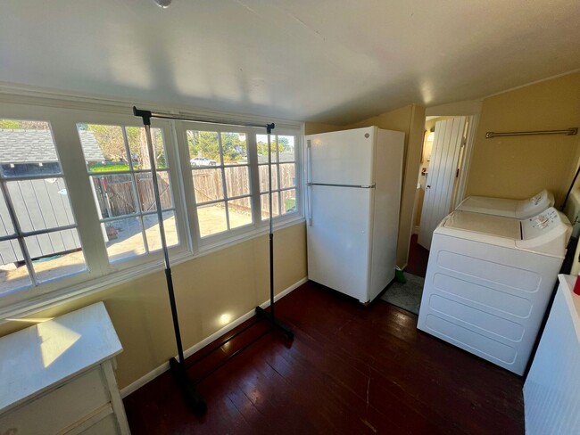 Building Photo - Charming 2 bedroom home in Pacific Grove!