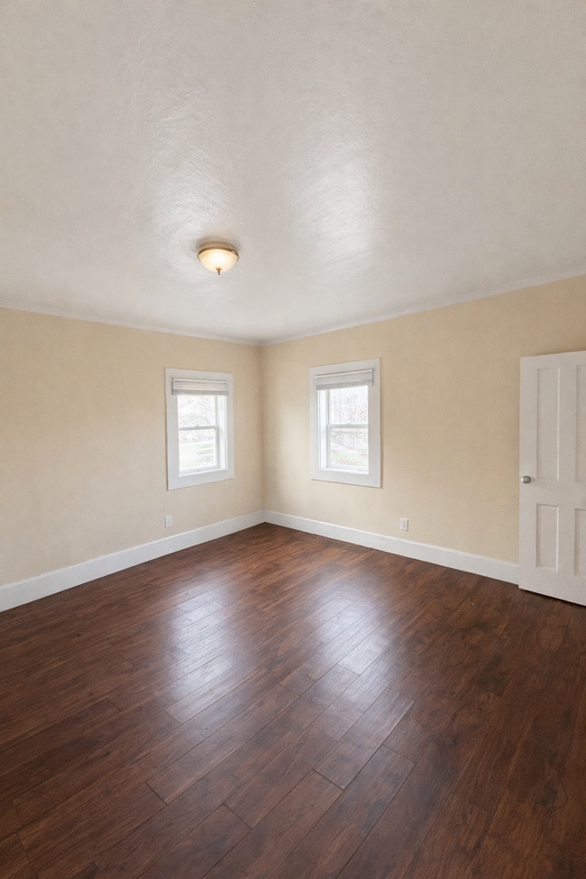 Building Photo - 831 W 27th St