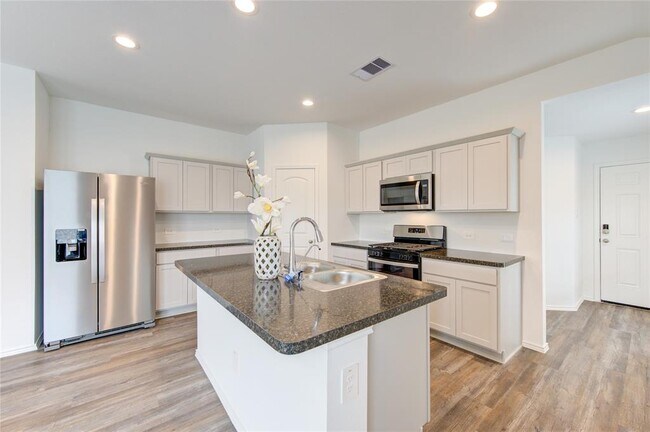 Building Photo - 24434 Elmwood Falls Dr