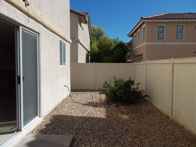 Building Photo - Beautiful 3-Bedroom Two-Story Home in Well...