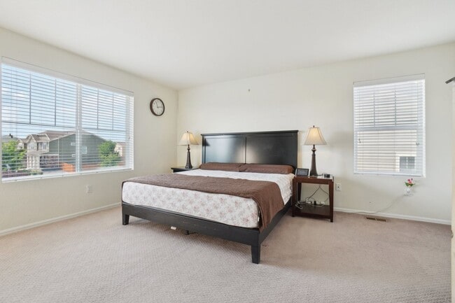 Building Photo - 4 bed 3.5 bath house located in Thornton!!