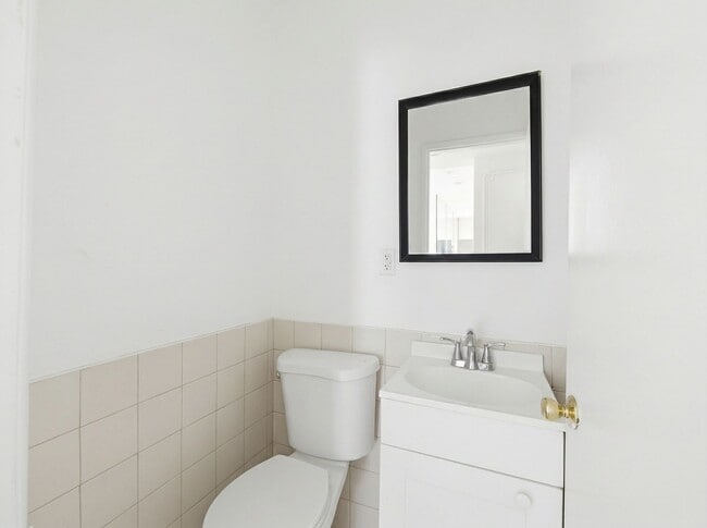 Building Photo - 337 Rexford Dr