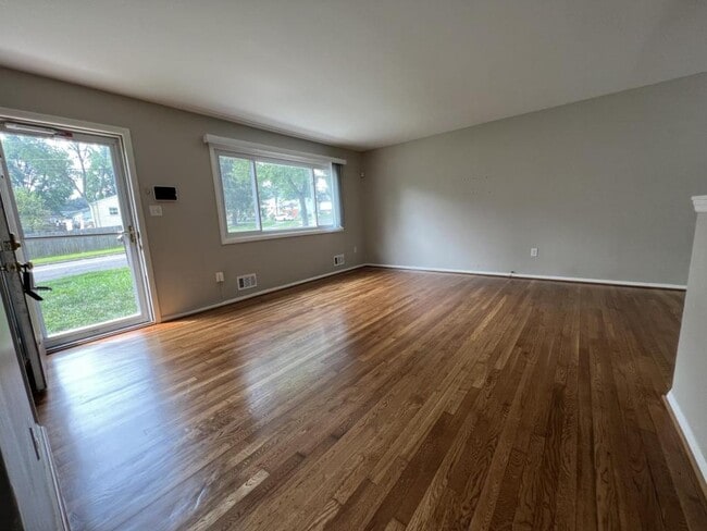 Building Photo - 8400 Richville Dr