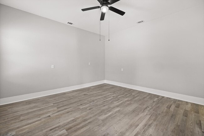 Building Photo - 501 E 4th St