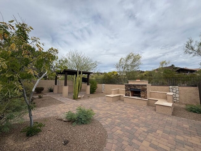 Building Photo - Modern Living Meets Outdoor Luxury in North Phoenix