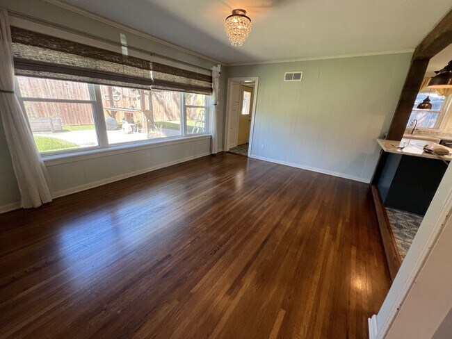 Building Photo - 129 Fernhill Ave
