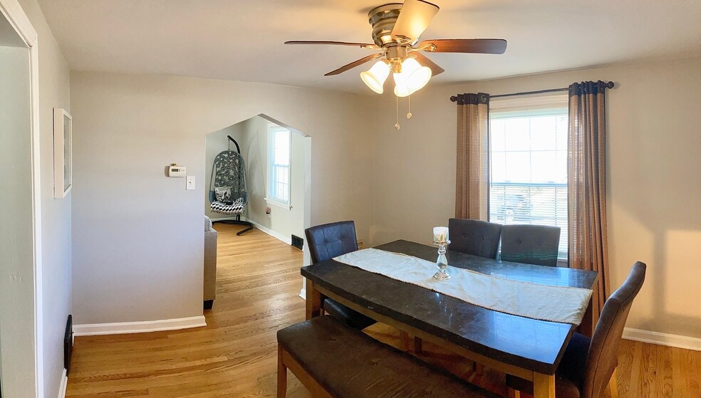 Building Photo - 144 Oak St