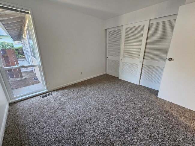 Building Photo - 9032 SW Monterey Pl