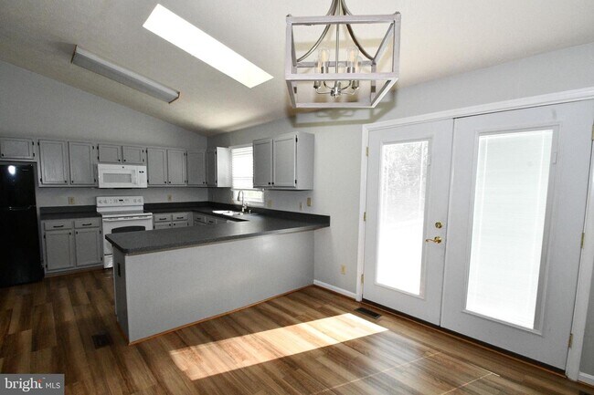 Primary Photo - 11 Jody Ct