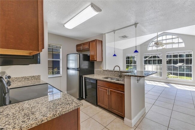 Building Photo - 955 Forest Ridge Ct