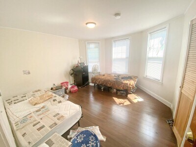 Building Photo - 739 Parker St