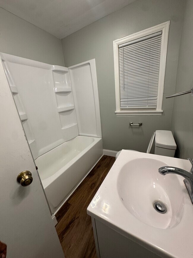 Building Photo - 522 S Sherman Dr