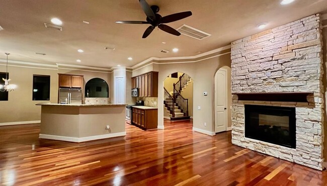 Building Photo - 11023 Robin Hood Ct